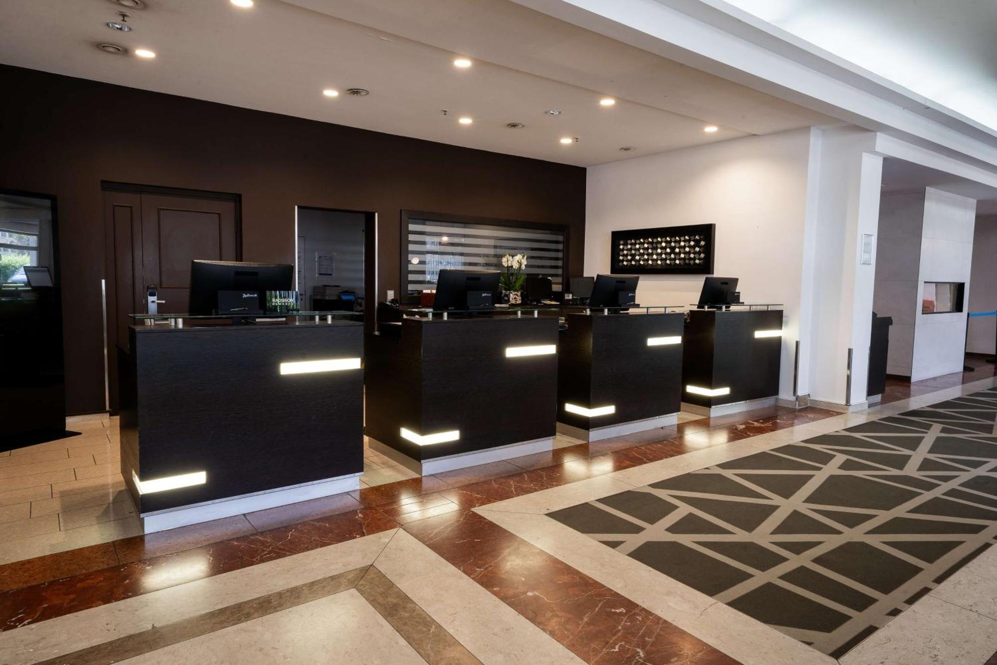 Radisson Blu Conference Hotel, Duesseldorf — Photos 1